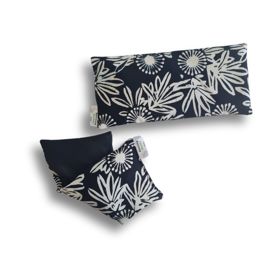 Eye Pillow : Black & White Flower
