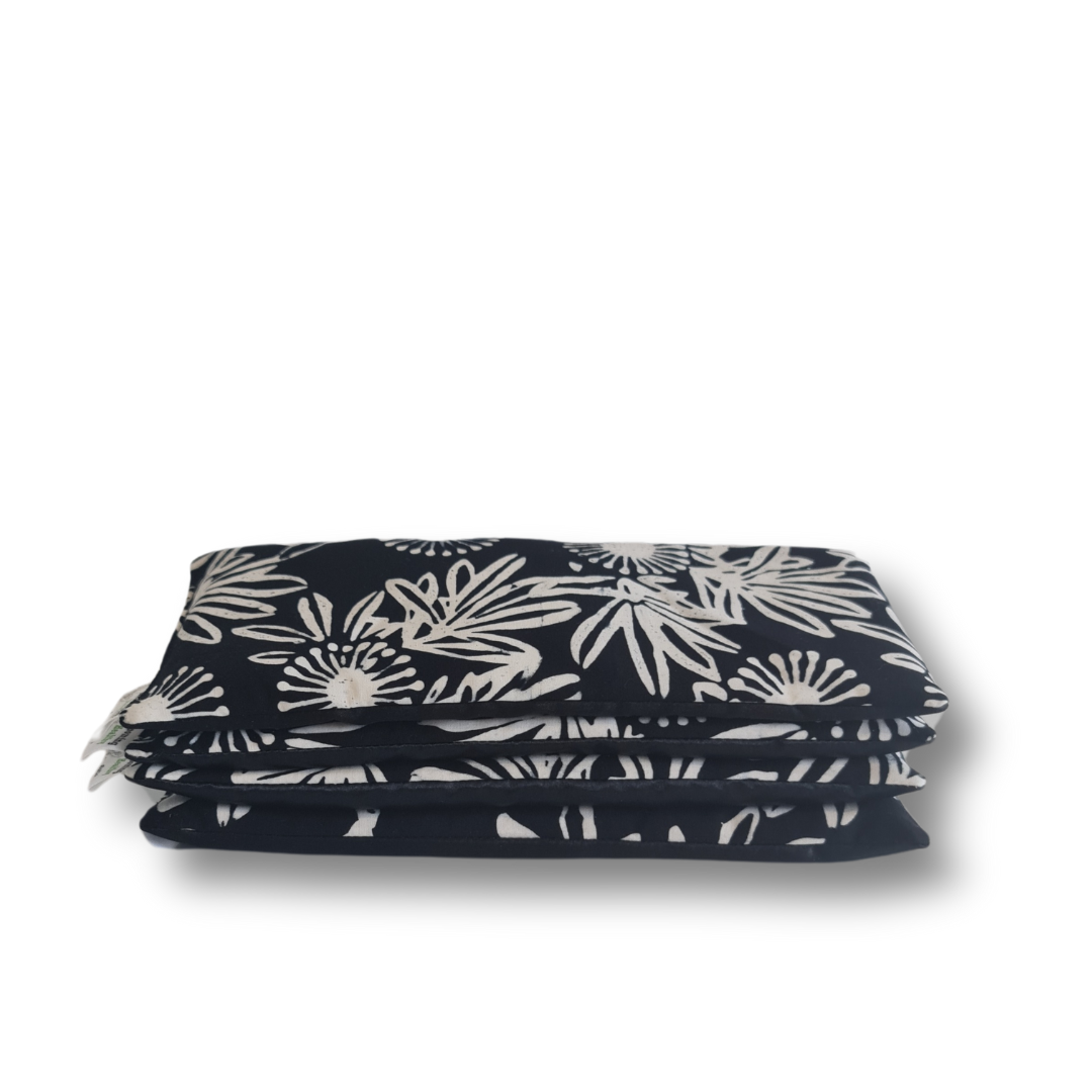 Eye Pillow : Black & White Flower