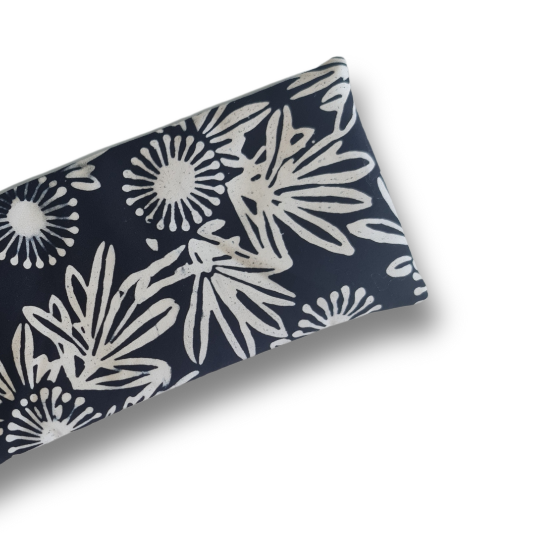 Eye Pillow : Black & White Flower